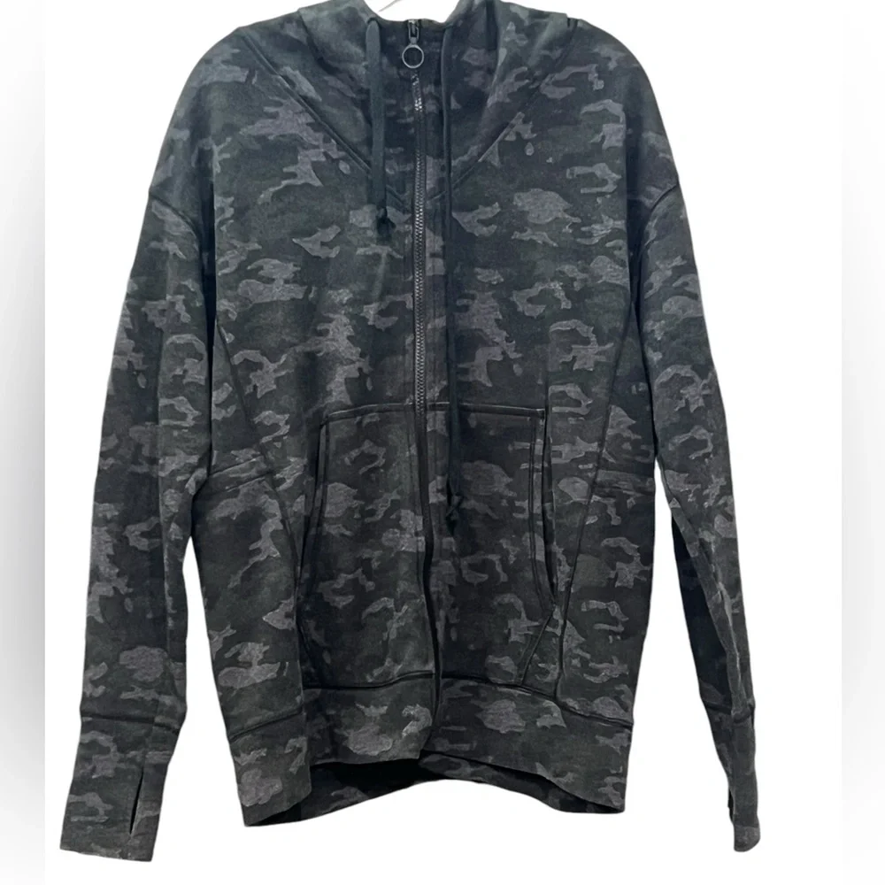 Fabletics Camo Zip-Up Hoodie Pit to pit 23 inches Length 25 inches BOX22